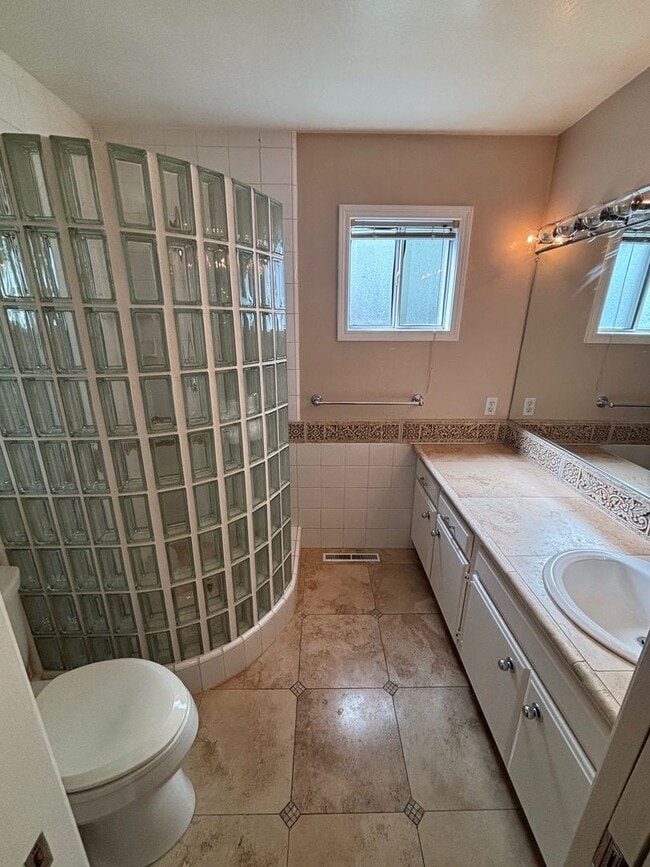 Building Photo - 3 Bedroom 2 Bathroom Single Family home in...