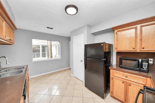 Building Photo - 2622 Heather Knoll Dr