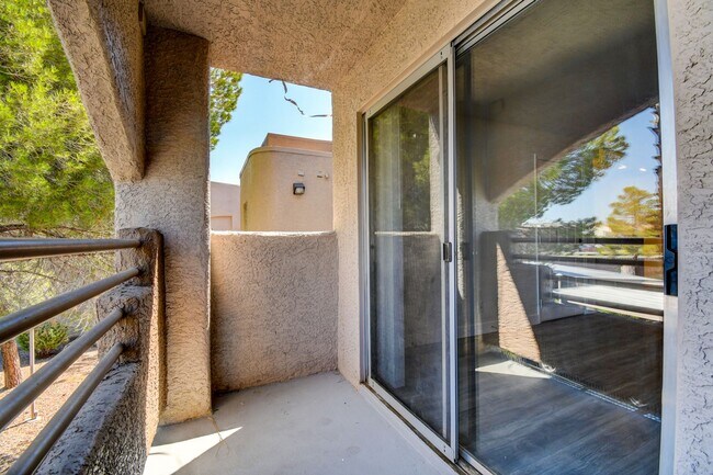 Building Photo - 6867 Tamarus St