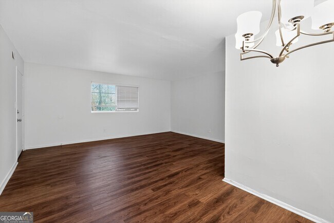 Building Photo - 2510 Peachwood Cir NE