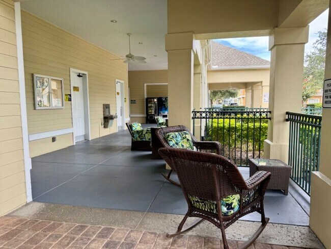 Building Photo - Fully Furnished 4 Bedroom 3 Bath Townhome ...
