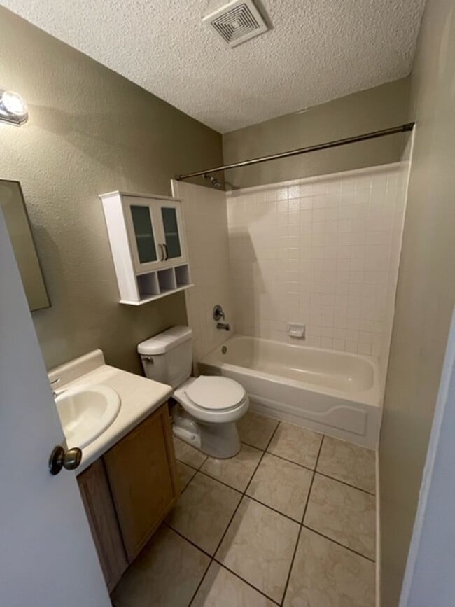 Building Photo - Price Change! Well-Maintained 3-Bedroom Ho...