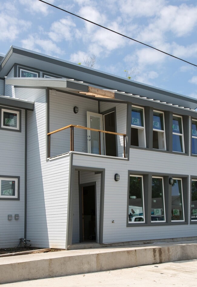 Building Photo - 305 W 23rd St