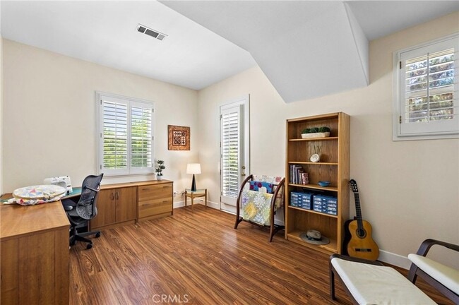 Building Photo - 48 Downfield Way