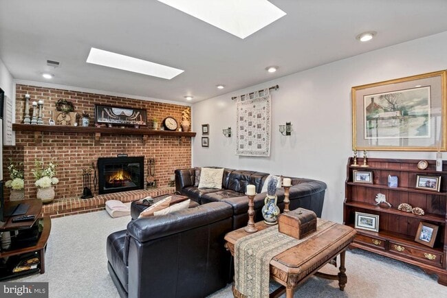 Building Photo - 2131 Silentree Dr