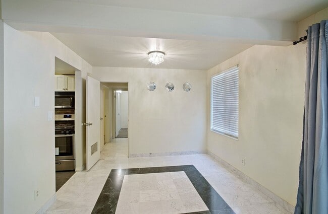 Building Photo - 1160 S Foothill Dr