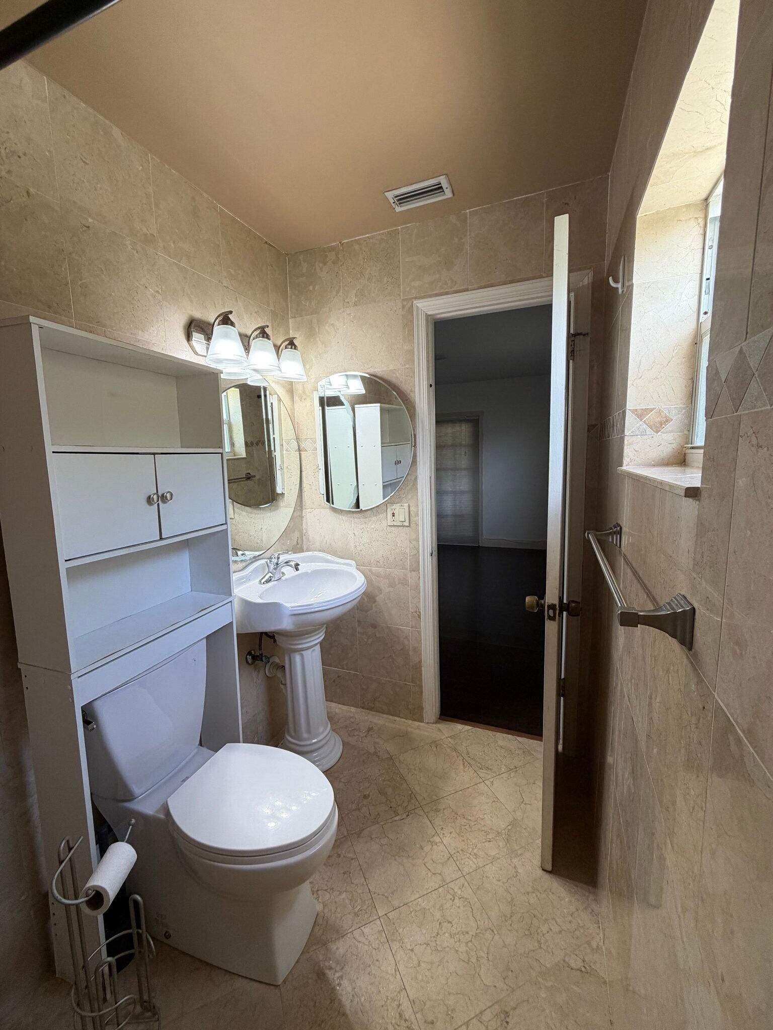 Building Photo - 19323 Carolina Cir