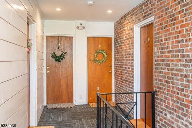 Building Photo - 376 Claremont Ave