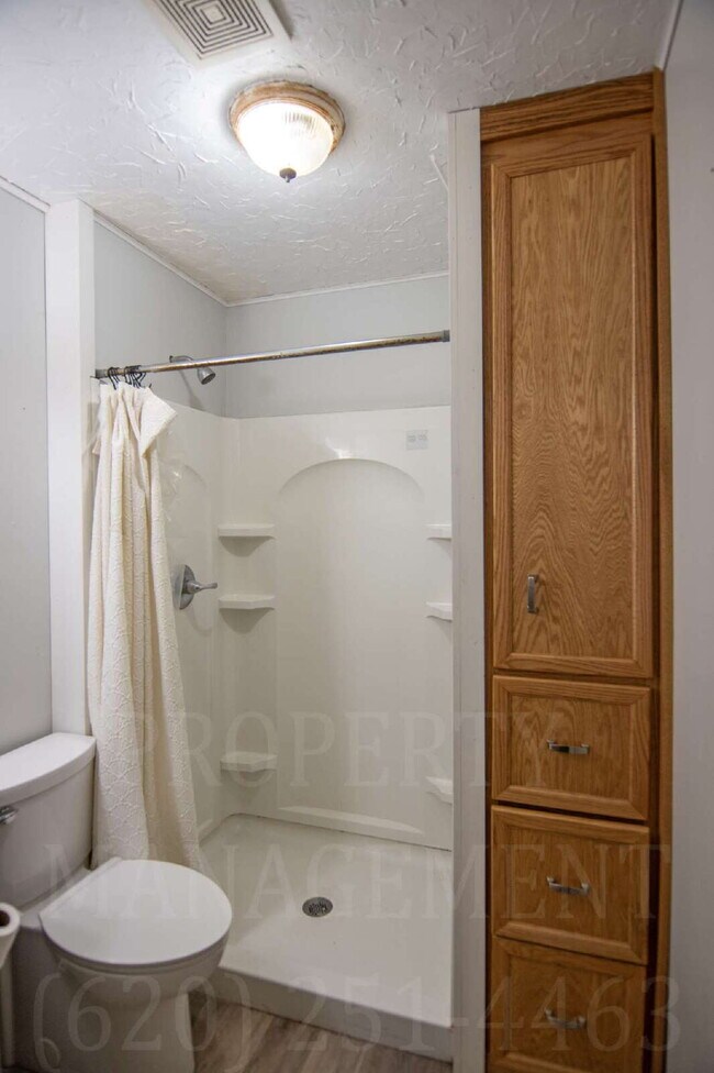 Building Photo - 3 Bedroom 1 Bath