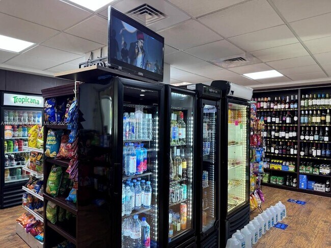 Building Photo - 1000 West Ave