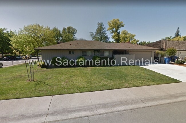 Building Photo - Wonderful Sierra Oaks 3bd/2ba Duplex with 2 Car Garage