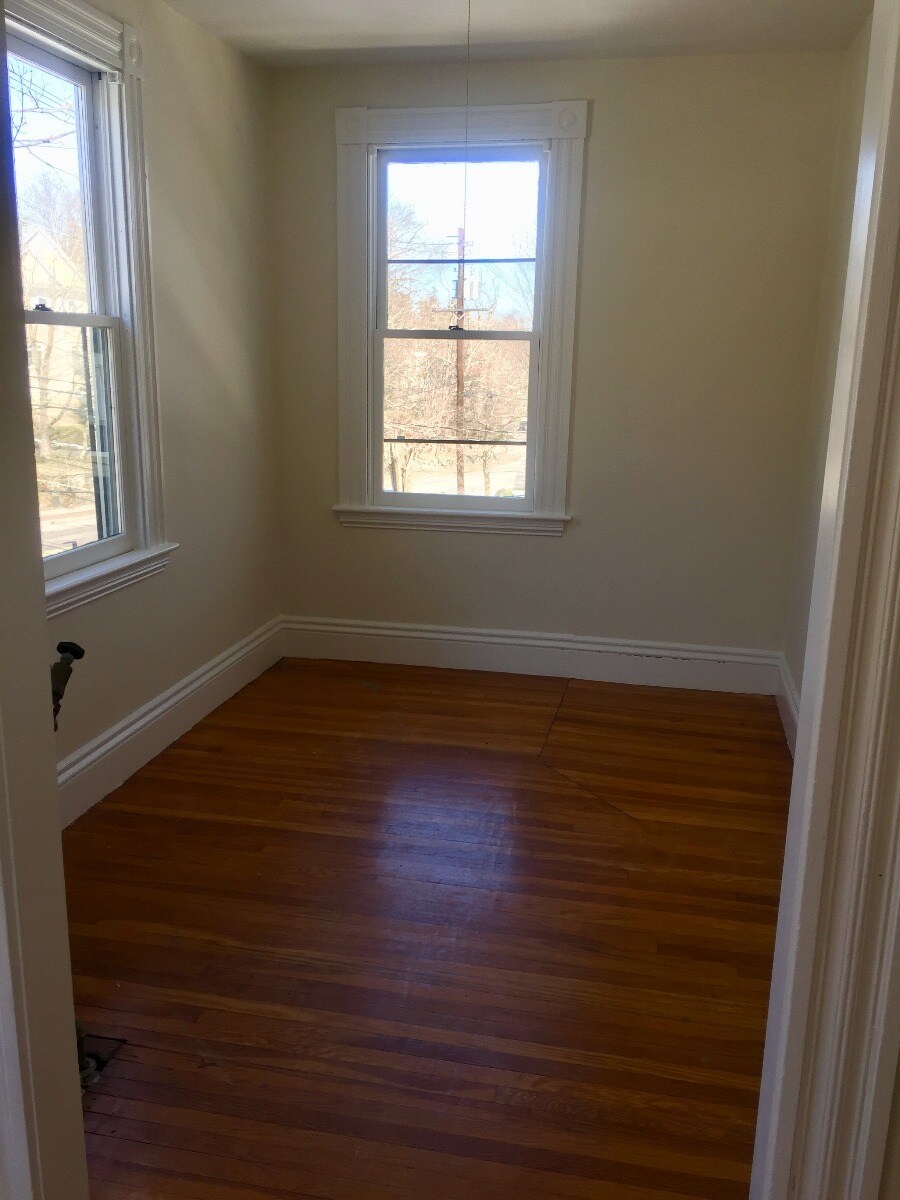 Building Photo - 52 Pleasant St