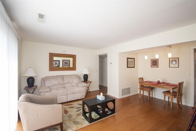 Building Photo - 2 Bed Apartment in Blacksburg With Some Ut...