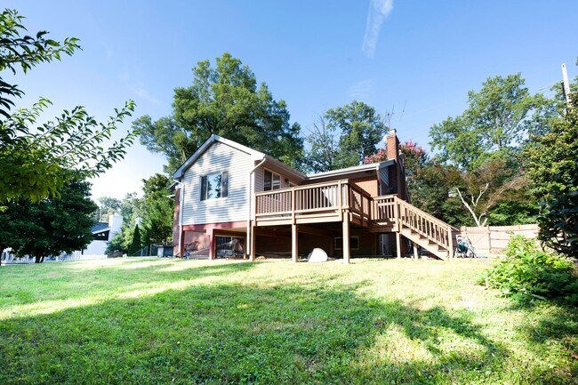 Building Photo - Gorgeous 5BR/3FB Bethesda Home - Spacious ...