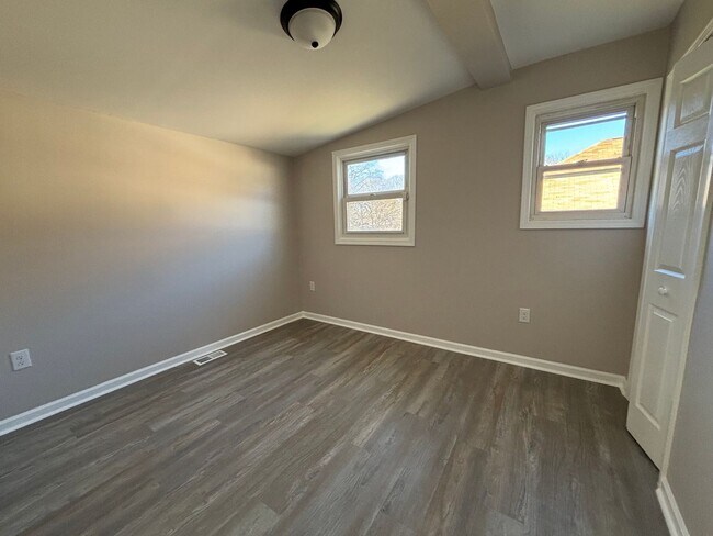 Building Photo - Beautifully Renovated 3BR / 2BA Bungalow in Gastonia