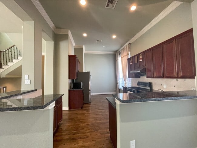 Building Photo - 3138 Pemberton Walk