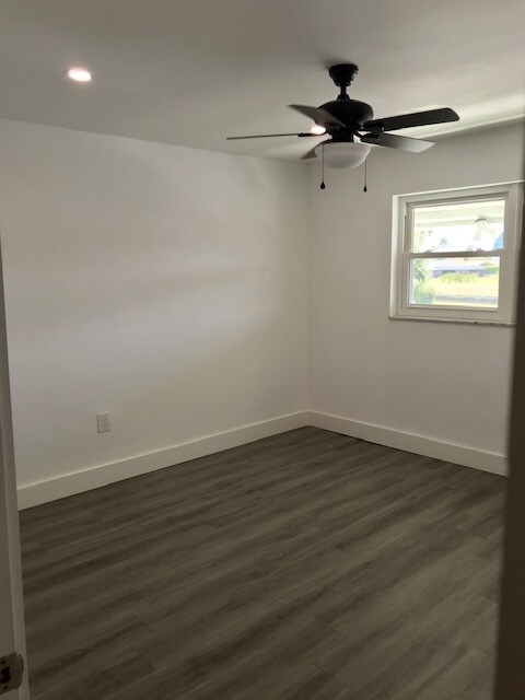 Building Photo - 200 Valley Stream Dr