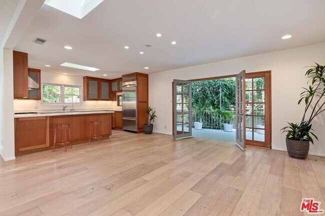 Building Photo - 7586 Woodrow Wilson Dr