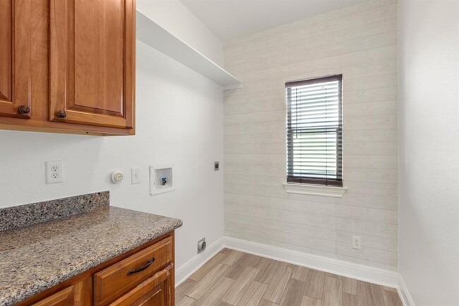 Building Photo - 135 Clematis Ct