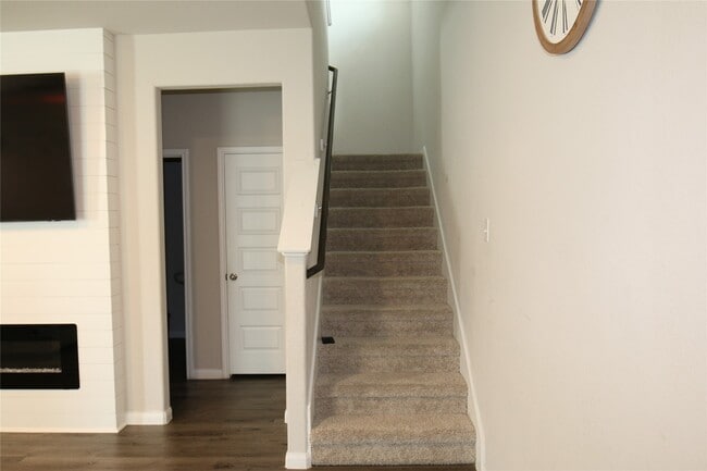 Building Photo - 1336 Mount Blanc Path