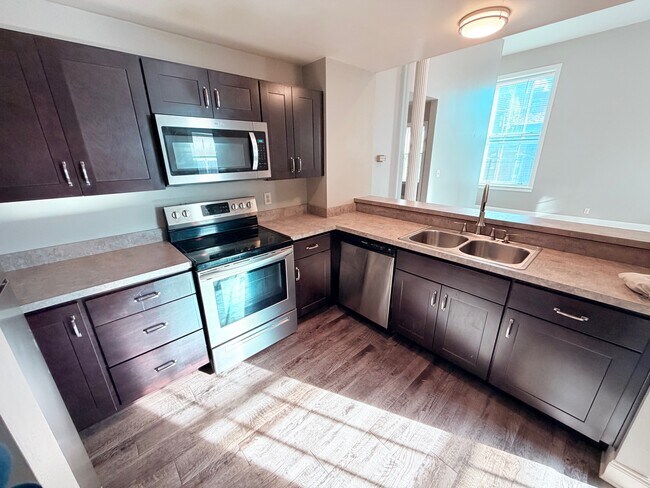 Building Photo - 11 N Beaver St