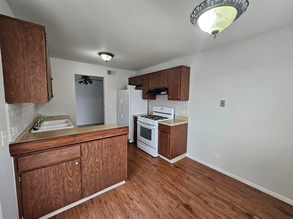 Building Photo - 573 Greystone Ln