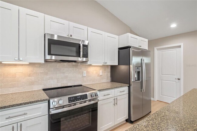 Building Photo - 519 SW 19th Ave