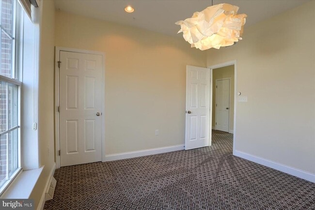 Building Photo - 978 Powder Horn Dr