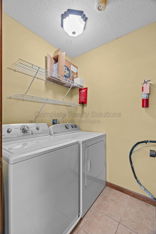 Building Photo - 254 Carmel Woods Dr