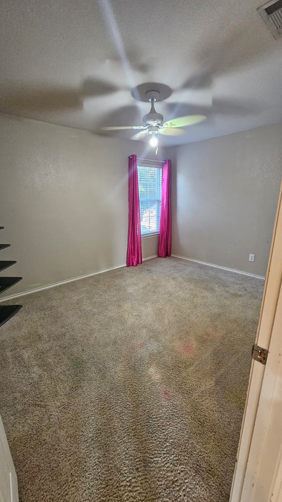 Building Photo - 8409 Romanway Dr