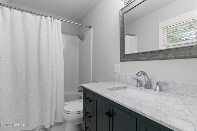 Building Photo - 450 Crestview Rd