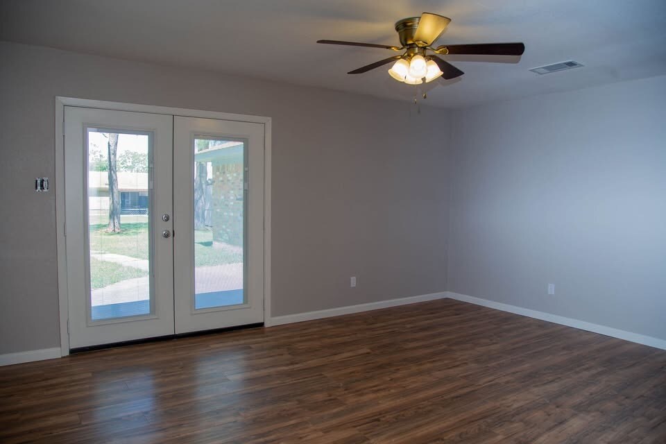 Livingroom - 6500 Woodchuck Dr