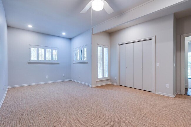 Building Photo - 3231 Tarryhollow Dr