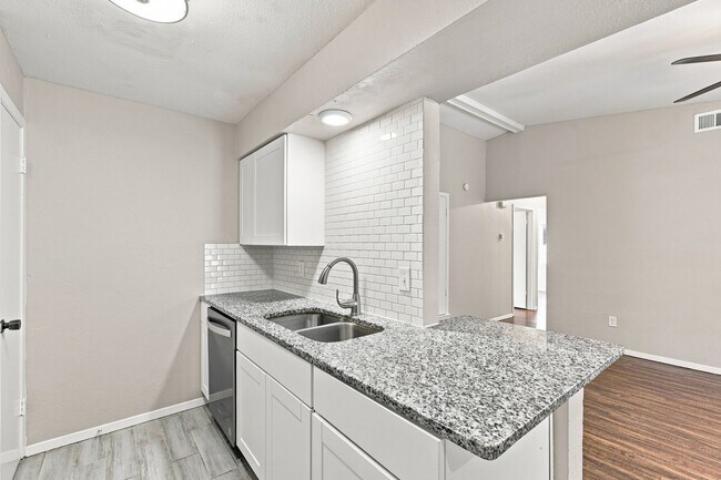 Building Photo - 4BR/2.0BA Single Family - Garland
