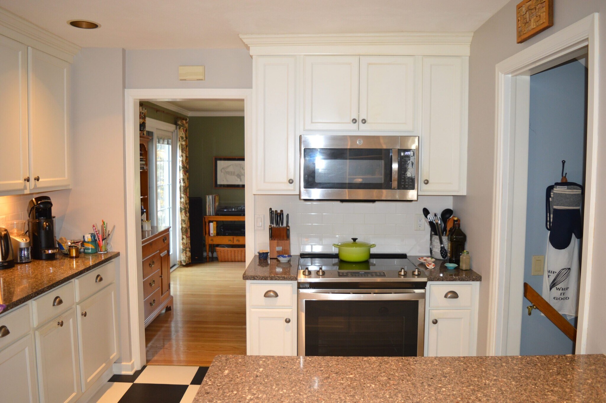 Building Photo - 7002 Hubbard Ave