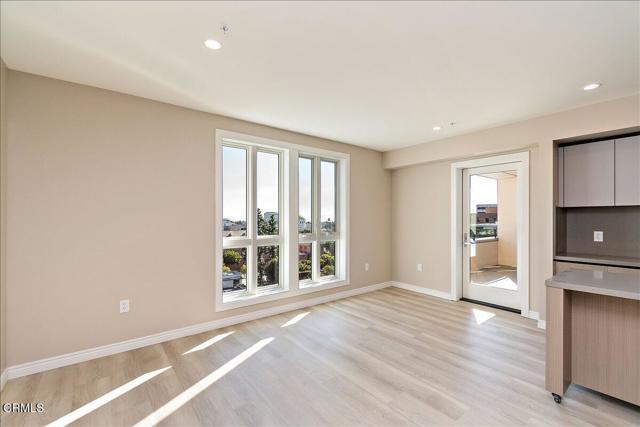 Building Photo - 39 N Los Robles Ave