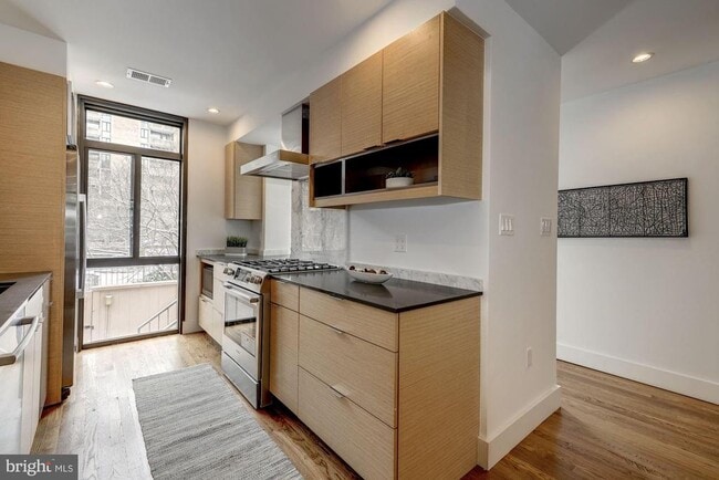 Building Photo - 212 M St SW