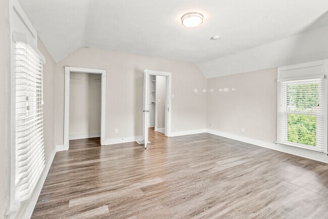 Building Photo - 2522 Iowa St