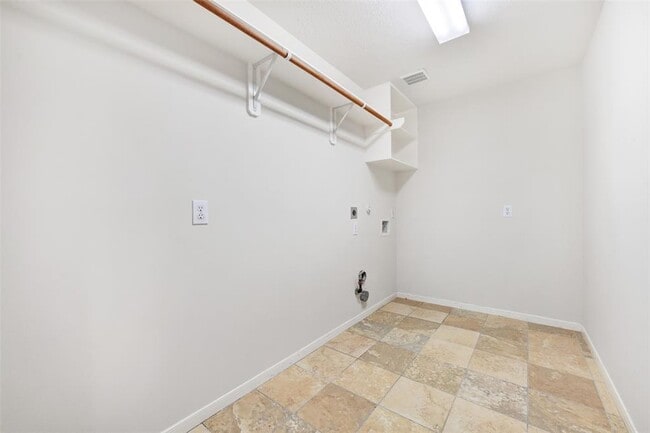 Building Photo - 2510 Pine Brook Dr