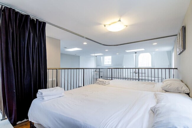 Building Photo - 870 N Orleans St