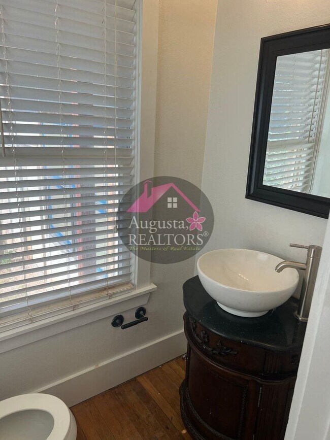 Building Photo - KC-1209 Bawcom