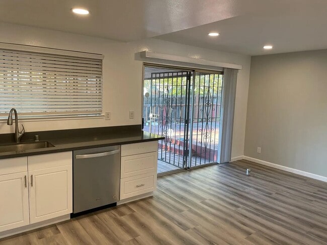 Building Photo - 116 Evelyn Cir