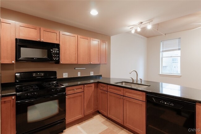 Building Photo - 208 W Water St