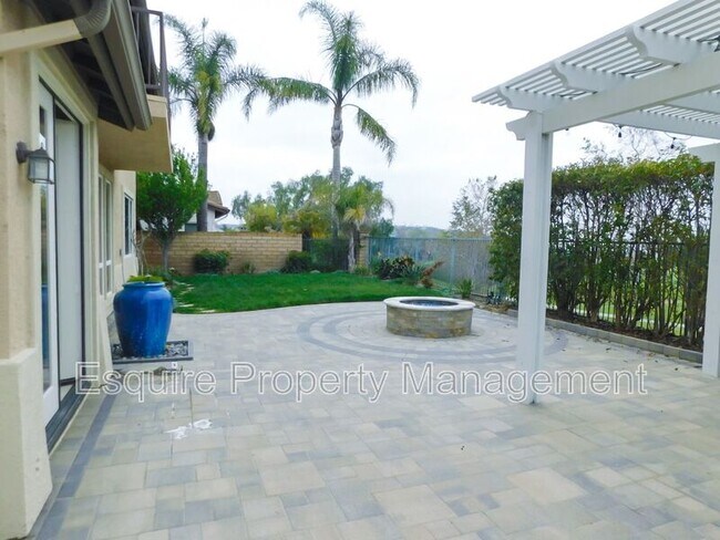 Building Photo - 2895 Diamond Dr