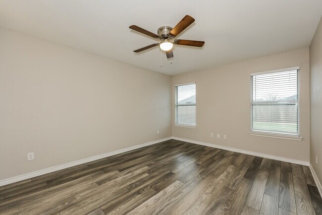 Building Photo - 1159 Whispering Meadows