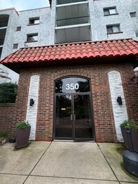 Building Photo - 350 Plum Creek Dr