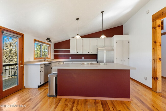 Building Photo - 2255 Pine Dr