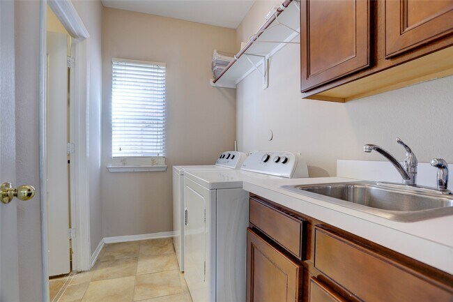 Building Photo - 13419 Sunset Bay Ln