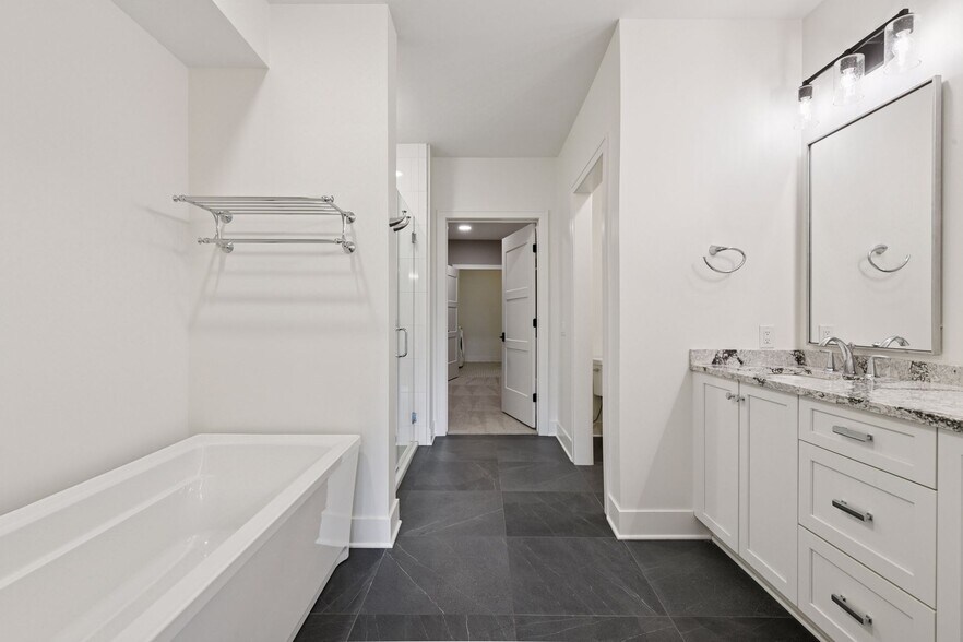 Separate walk-in shower and tub - 222 Ferndale Rd S