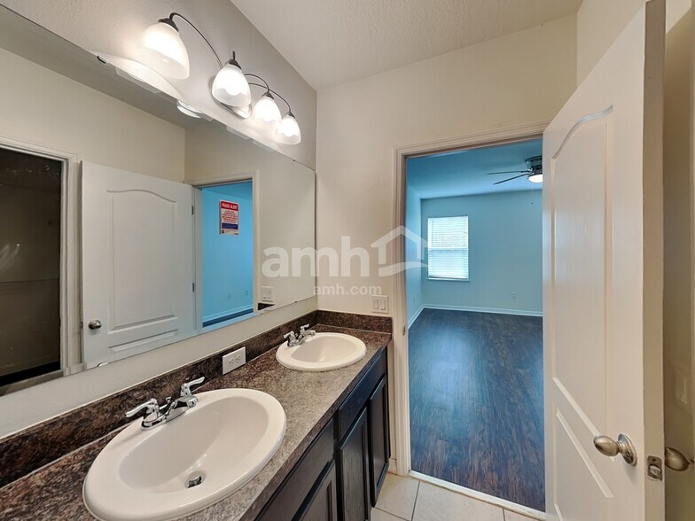 Building Photo - 152 Prairie Falcon Dr